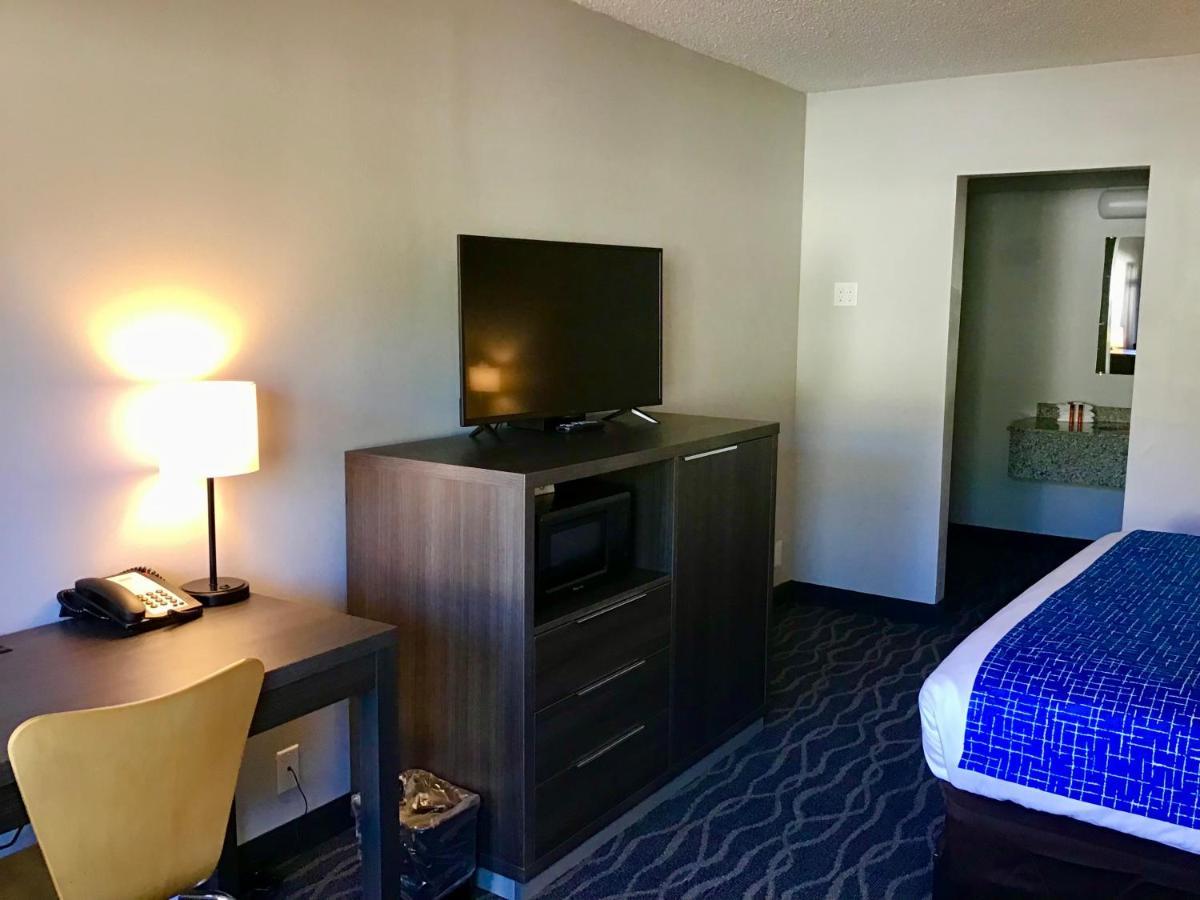 Travelodge Inn & Suites By Wyndham Missoula University Park Екстериор снимка