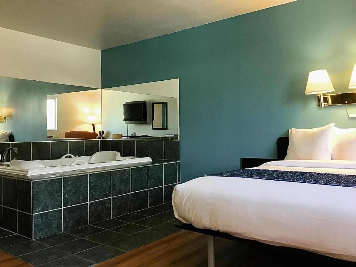Travelodge Inn & Suites By Wyndham Missoula University Park Екстериор снимка
