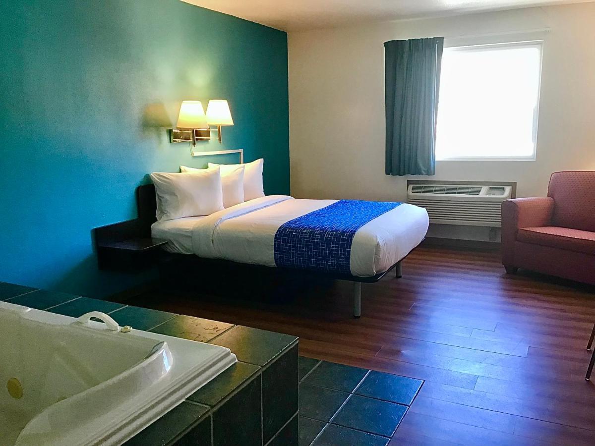 Travelodge Inn & Suites By Wyndham Missoula University Park Екстериор снимка