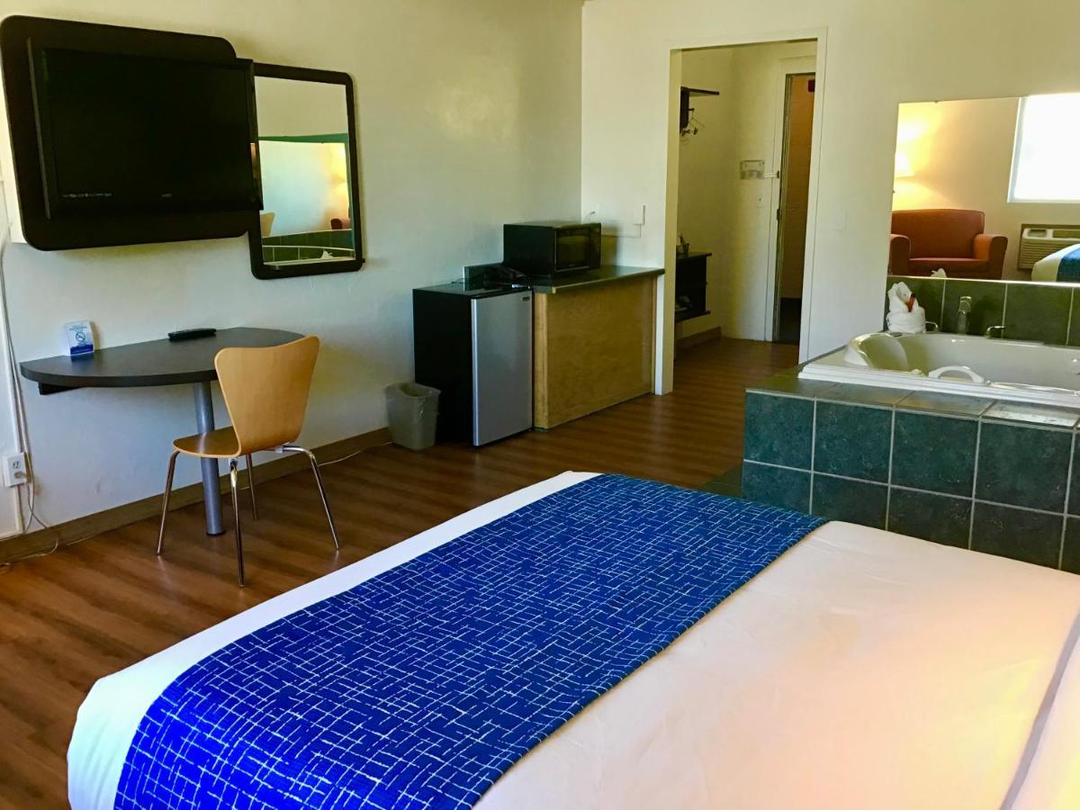 Travelodge Inn & Suites By Wyndham Missoula University Park Екстериор снимка